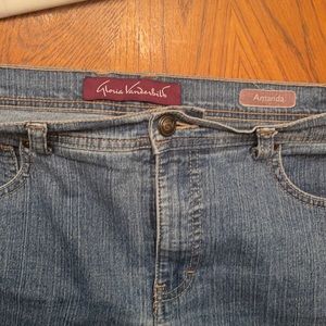 Gloria Vanderbilt Blue Jeans 👖 Amanda